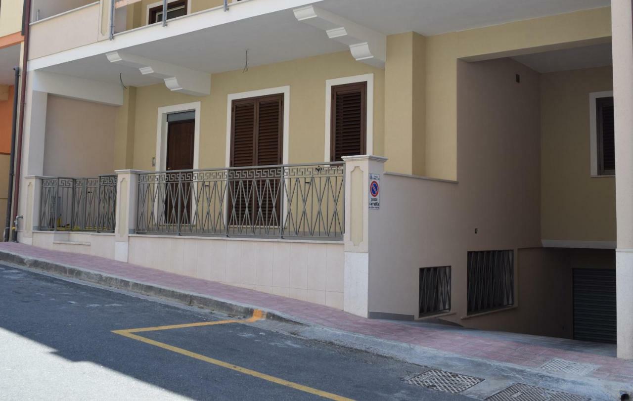 Casa Vacanze Lombardo Santa Teresa Di Riva Ngoại thất bức ảnh